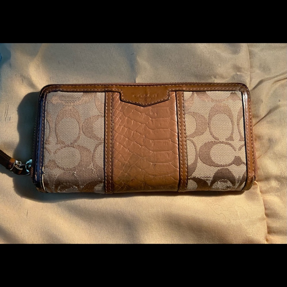 Vintage Coach leather and canvas zippy wallet